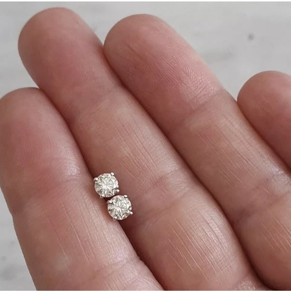 14k White Gold 0.50 Ctw Round Cut FL/D Brilliant GRA Moissanite Stud Earring 5mm - Picture 9 of 9